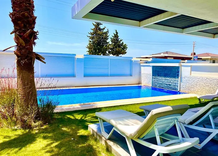 Vila In A Modern With A Private Pool In