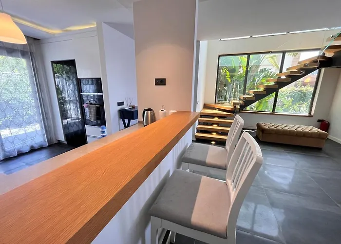 Vila In A Modern With A Private Pool In Çeşme