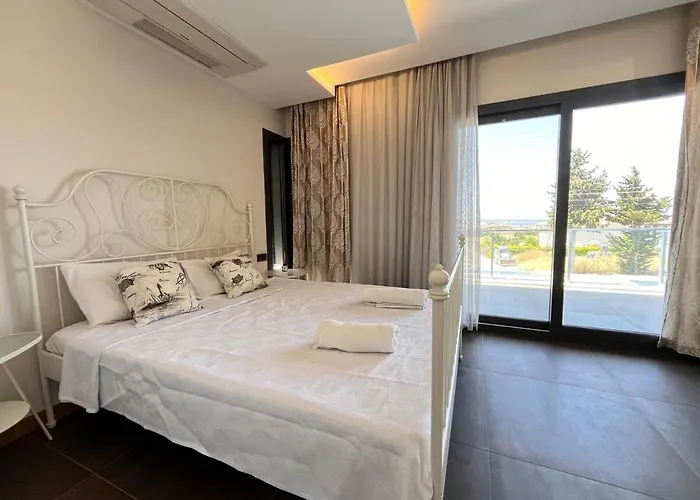 Vila In A Modern With A Private Pool In