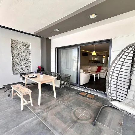 Villa In A Modern With A Private Pool In Cesme