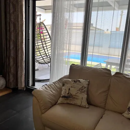 In A Modern With A Private Pool In 빌라