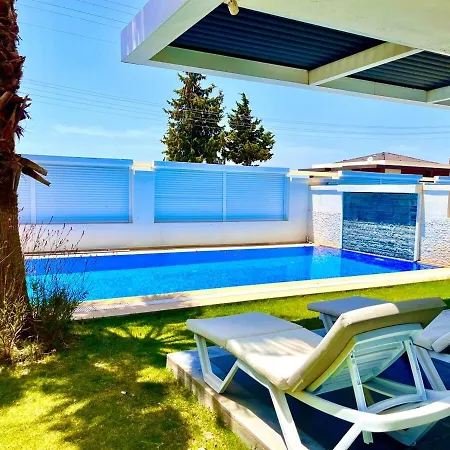 Villa In A Modern With A Private Pool In