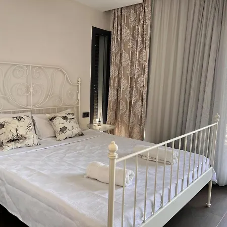 Villa In A Modern With A Private Pool In