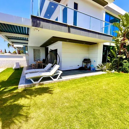 Villa In A Modern With A Private Pool In