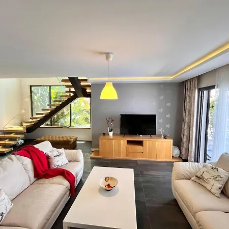 In A Modern With A Private Pool In * Cesme