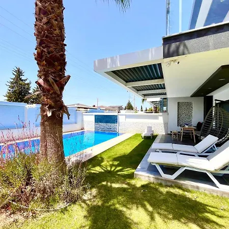 Villa In A Modern With A Private Pool In *