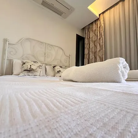 In A Modern With A Private Pool In * Cesme