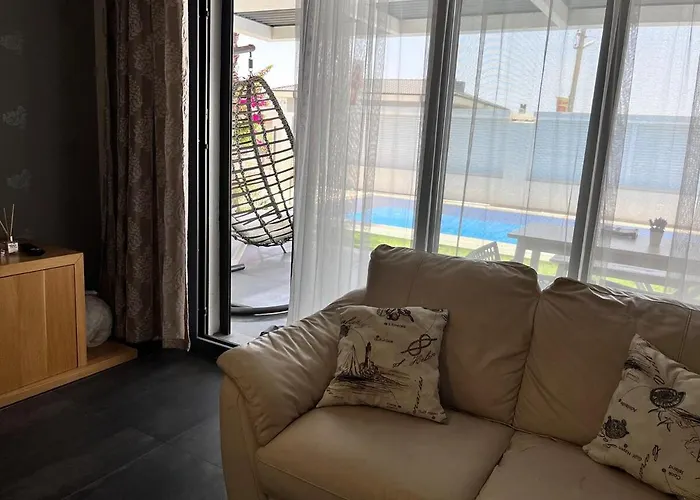 In A Modern With A Private Pool In 빌라