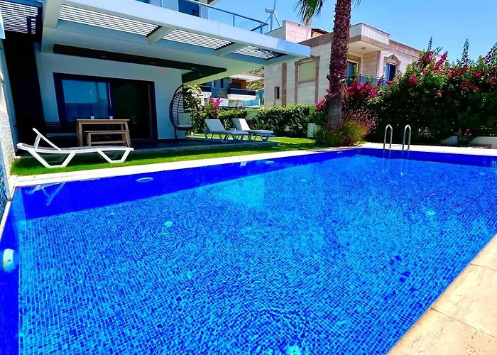 In A Modern With A Private Pool In 빌라 *