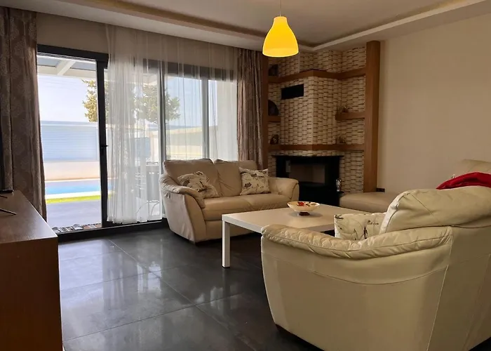 In A Modern With A Private Pool In فيلة *