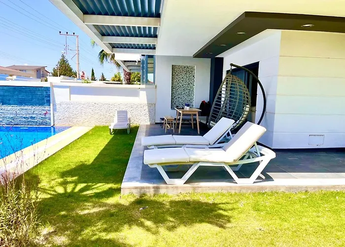 빌라 In A Modern With A Private Pool In *