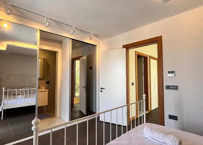 빌라 In A Modern With A Private Pool In *