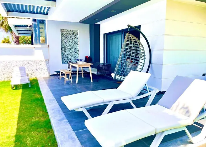 빌라 In A Modern With A Private Pool In *