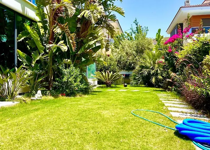 In A Modern With A Private Pool In 빌라