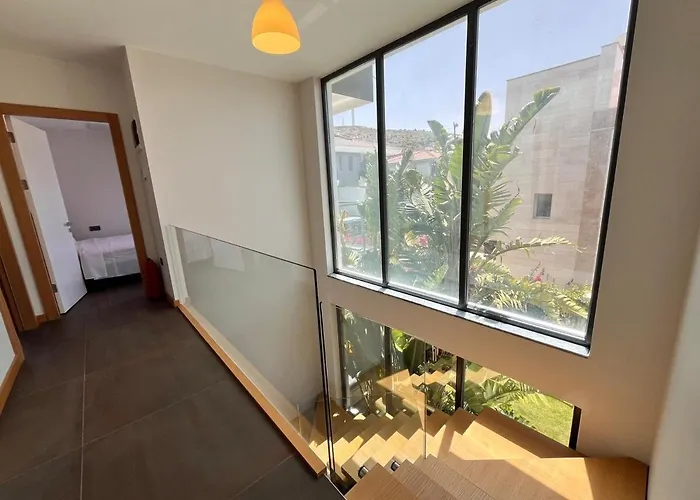 In A Modern With A Private Pool In 빌라